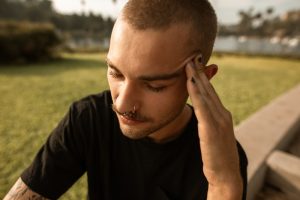 Quando as dores de cabeça não passam ou são muito frequentes, isso pode significar que há alguma coisa de errado com o indivíduo